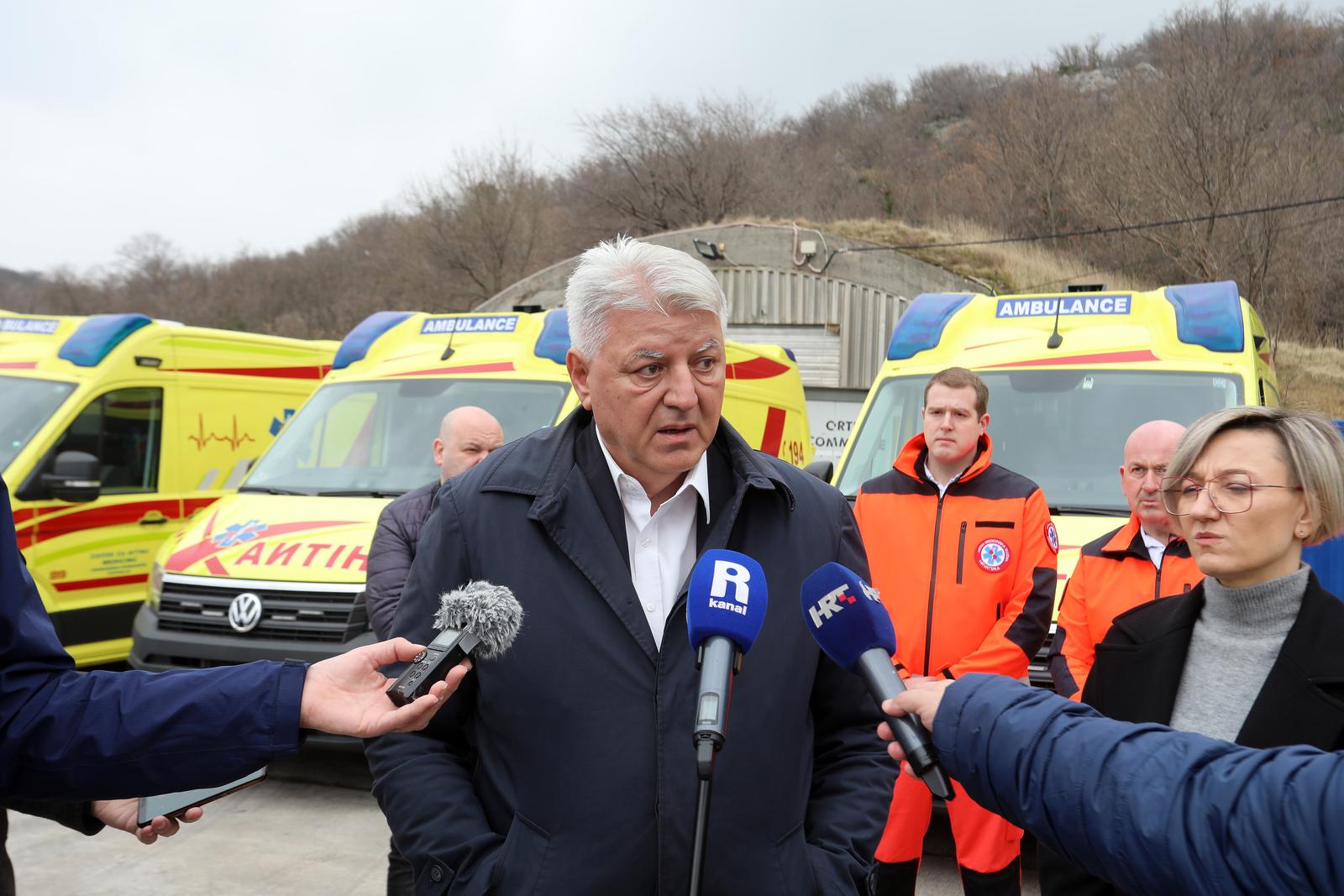 08.02.2024., Rijeka - 16 novih vozila Zavoda za hitnu medicinu Primorsko goranske zupanije predstavljeno je u centru Civilne zastite na Grobniku. Nazocili su zupan Zlatko Komadina, ravnateljica Zavoda za hitnu medicinu PGZ Senka Kajcic i procelnica UO za zdravstvo Vesna Cavar. Photo: Goran Kovacic/PIXSELL