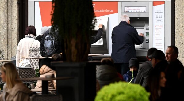 08.04.2023., Zagreb - Luka Bebic prosetao gradom te podigao novce s bankomata. Photo: Marko Lukunic/PIXSELL