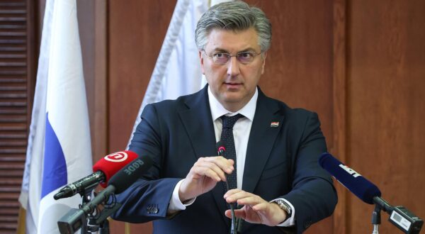 09.04.2024., Zagreb - Predsjednik Vlade Andrej Plenkovic, ministri Marko Primorac i Damir Habijan, te Antun Trojnar, Dalibor Kratohvil i Ivica Zanetti sudjelovali su na tribini Obrtnicke komore Zagreb i Udruzenja obrtnika grada Zagreba. Photo: Goran Stanzl/PIXSELL