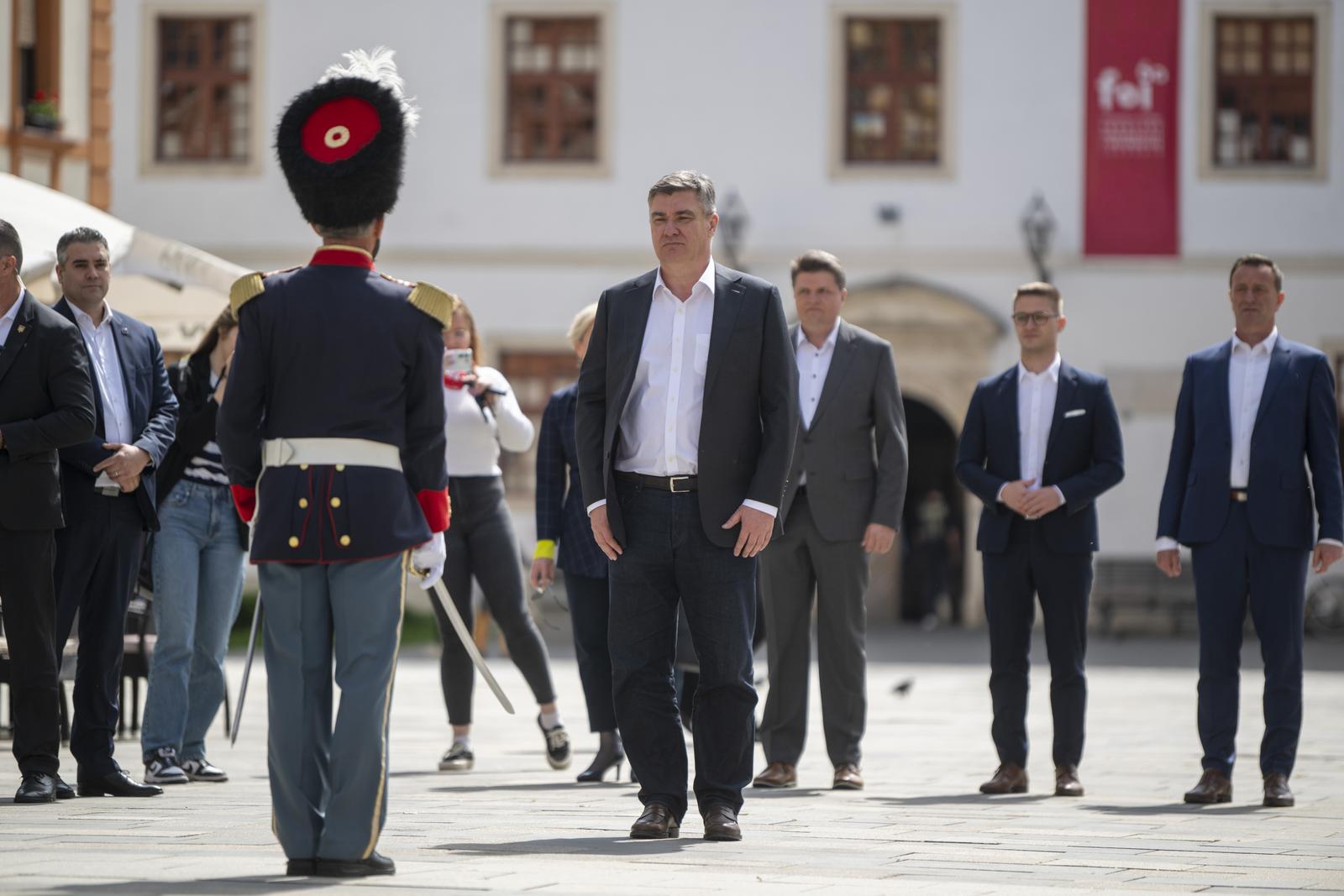 10.04.2024., Varazdin - Predsjednik Republike Zoran Milanovic posjetio je novo obnovljenu gradsku vijecnicu uz gradonacelnika Nevena Bosilja. Photo: Igor Soban/PIXSELL