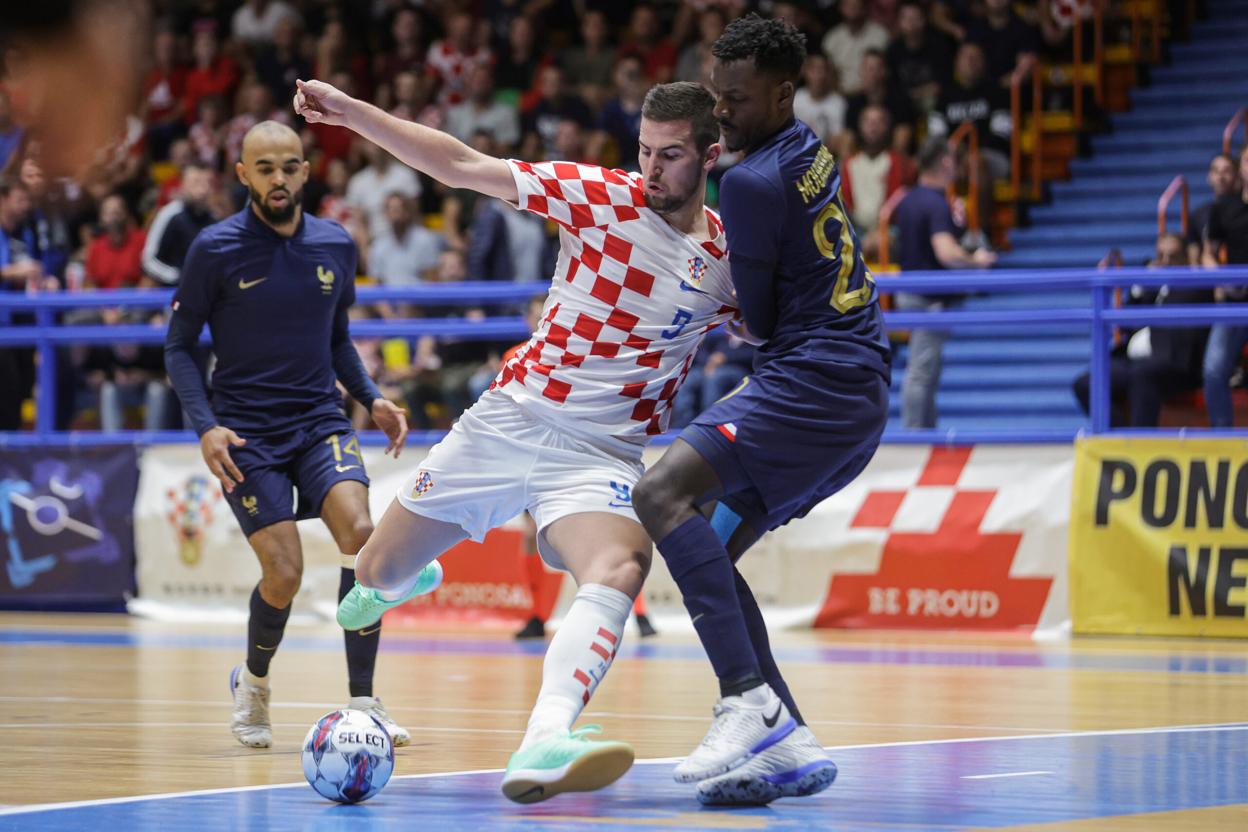 10.10.2023., Dom sportova, Zagreb - Elitno kolo kvalifikacija za FIFA Svjetsko prvenstvo u futsalu, skupina C, Hrvatska - Francuska. Luka Peric, Souheil Mouhoudine. Photo: Luka Stanzl/PIXSELL