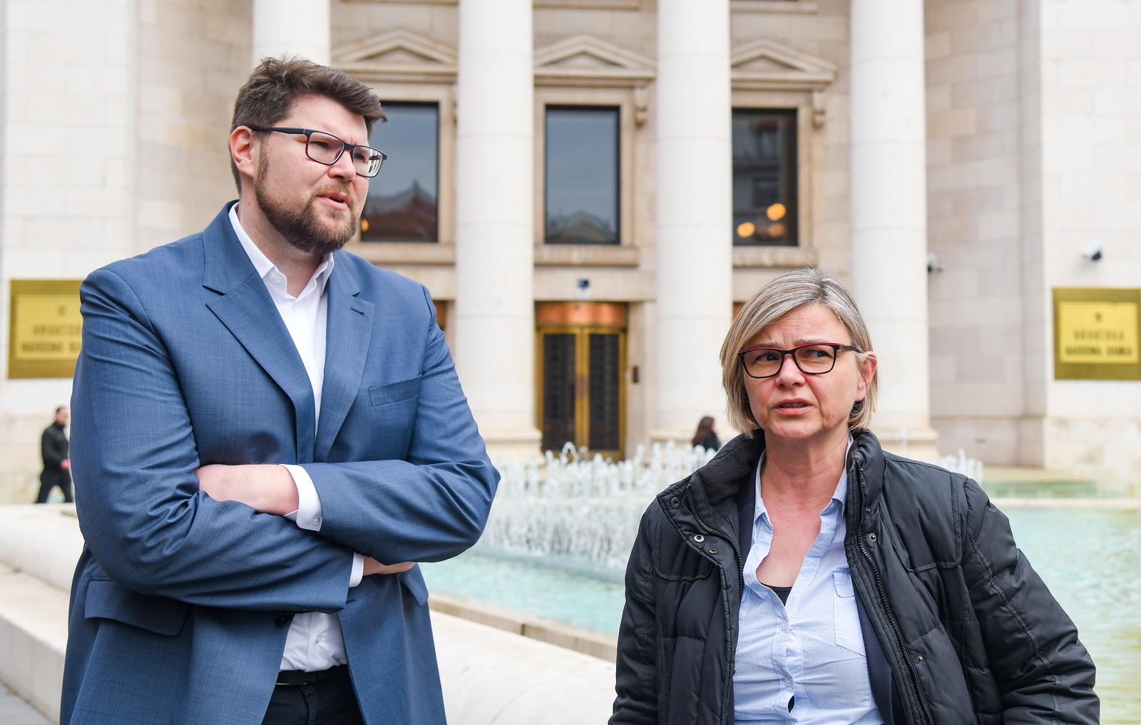 11.04.2023., Zagreb - Koordinatorica Možzemo! Sandra Bencic i predsjednik SDP Hrvatske Pedja Grbin odrzali sastanak s guvernerom Hrvatske narodne banke Borisom Vujcicem, na temu zahtjeva Mozemo! i SDP-a da HNBc do donosenja zakona kojim ce se regulirati agencije i njihovo postupanje, stavi moratorij na prodaju plasmana koji proizlaze iz potrosackih ugovora, ukljucujuci i stambeno potrosacke ugovore o kreditu. Photo: Josip Regovic/PIXSELL