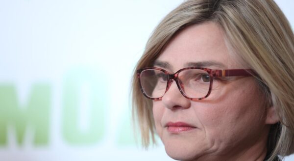 11.04.2024. Zagreb - Koordinatorica Mozemo! Sandra Bencic i koordinator tematske grupe Ljudska sigurnost Gordan Bosanac, odrzali su konferenciju za novinare na temu energetike i klime.  Photo: Sanjin Strukic/PIXSELL
