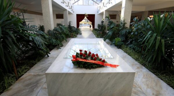 21.12.2011. Beograd- Kuca cvijeca u kojoj se nalazi grob Josipa Broza Tita i muzej. Titov grob.rPhoto: Boris Scitar/PIXSELL