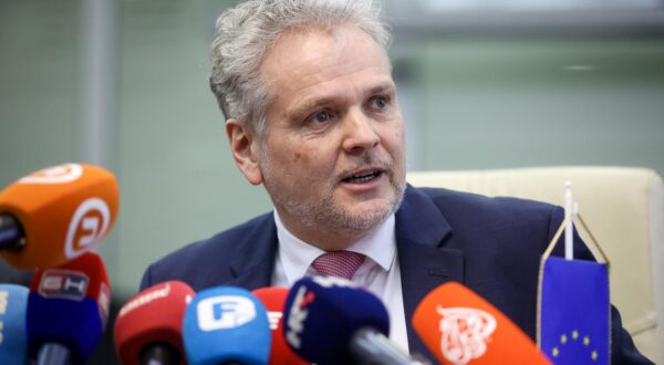 12.02.2024., Sarajevo, Bosna i Hercegovina - U Sarajevu je poceo sastanak ministra sigurnosti Bosne i Hercegovine Nenada Nesica sa zamjenikom generalnog direktora za unutrasnje poslove pri Europskoj komisiji Oliverom Onidijem cime su zapoceli pregovori BiH sa FRONTEX-om. Johann Sattler Photo: Armin Durgut/PIXSELL