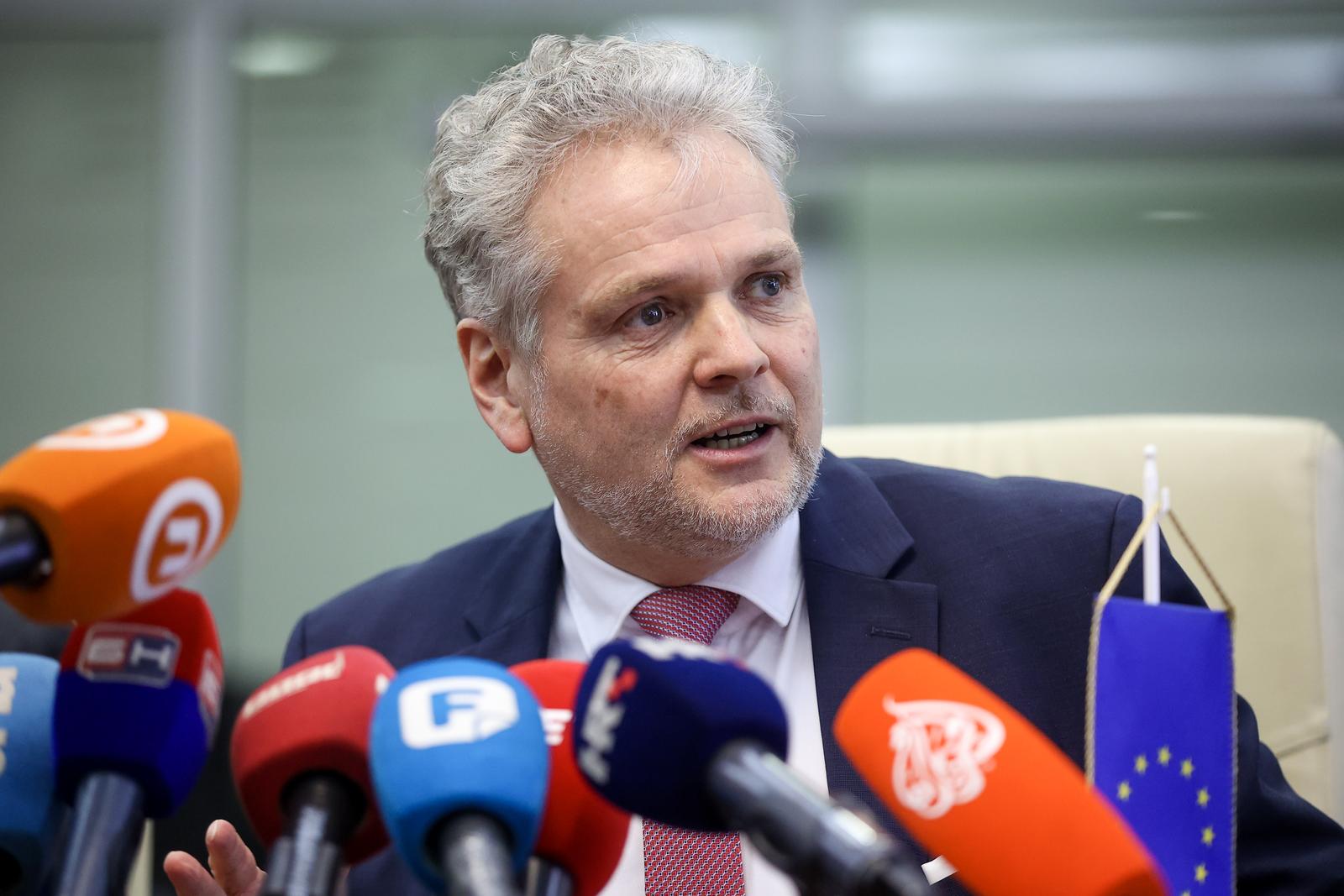 12.02.2024., Sarajevo, Bosna i Hercegovina - U Sarajevu je poceo sastanak ministra sigurnosti Bosne i Hercegovine Nenada Nesica sa zamjenikom generalnog direktora za unutrasnje poslove pri Europskoj komisiji Oliverom Onidijem cime su zapoceli pregovori BiH sa FRONTEX-om. Johann Sattler Photo: Armin Durgut/PIXSELL