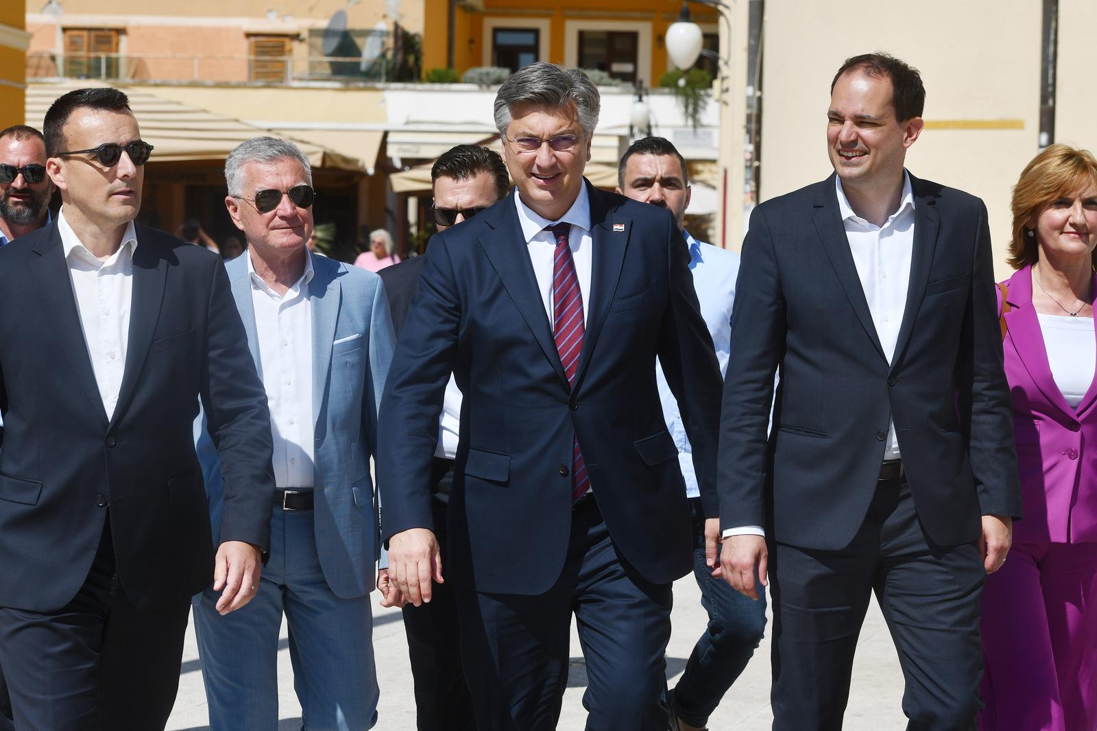 12.04.2024., Sibenik - Druzenje predsjednika HDZ-a i premijera Andreja Plenkovica s gradjanima i simpatizerima u Sibenku. Photo: Hrvoje Jelavic/PIXSELL