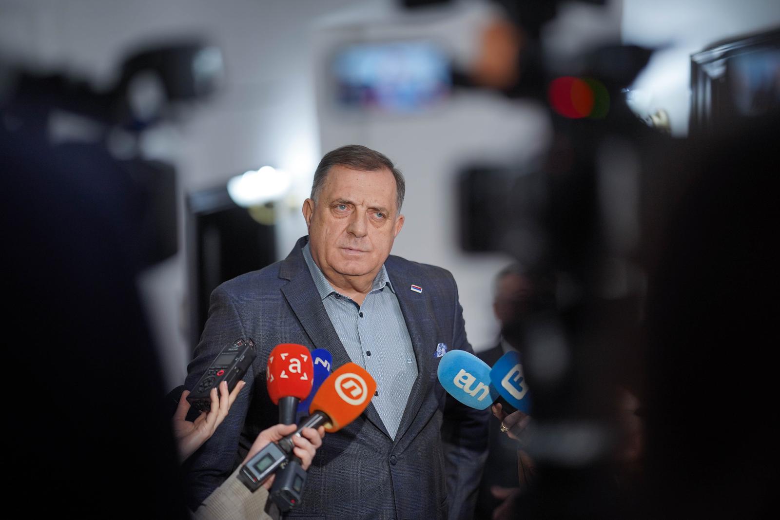 13.02.2024., Akademija nauka i umjetnosti RS, Banjaluka (BiH) - Promociji 50.broja casopisa "Argumenti" prisustvovali Milorad Dodik, predsjednik RS, i Igor Kalabuhov, ambasador Rusije u BiH. Izdavac ovog casopisa je SNSD, stranka Milorada Dodika, a prisutnima se obratio glavni i odgovorni urednik Milan Ljepojevic. Svecanosti su prisustvovali univerzitetski profesori Dragoljub Mirjanic, Rajko Kuzmanovic, Drago Brankovic, novinar Sinisa Ljepojevic, kao i istaknuti clanovi SNSD-a.  Photo: Dejan Rakita/PIXSELL/PIXSELL
