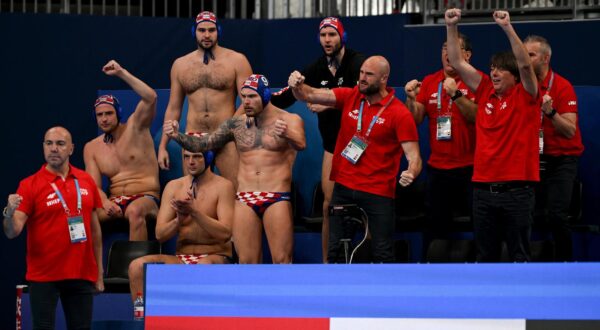 13.02.2024., Aspire Dome, Doha, Katar - Svjetsko prvenstvo u vaterpolu, cetvrtfinale, Srbija - Hrvatska. Slavlje Hrvatske. Jerko Marinic Kragic Photo: David Damnjanovic/PIXSELL