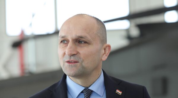 13.03.2024., Zagreb -  Svecano potpisivanje Ugovora o nabavi dodatnih osam helikoptera Black Hawk izmedju Vlade RH i Vlade SAD-a. Dogadjaju su nazocili potpredsjednik Vlade i ministar obrane Ivan Anusic i nacelnik GS OSRH general-pukovnik Tihomir Kundid, te veleposlanica SAD-a u Republici Hrvatskoj Nathalie Reyes i zapovjednik Hrvatskog zrakoplovstva i protuzracne obrane Michael Krizanec.   Photo: Emica Elvedji/PIXSELL