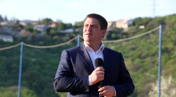 13.04.2024., Krasica - Ministar Oleg Butkovic na predizbornom skupu HDZ-a na nogometnom igralistu u Krasici. Nazocili su i clanovi s liste Tomislav Klaric, Ivan Kirin, Alen Ruzic. Photo: Goran Kovacic/PIXSELL