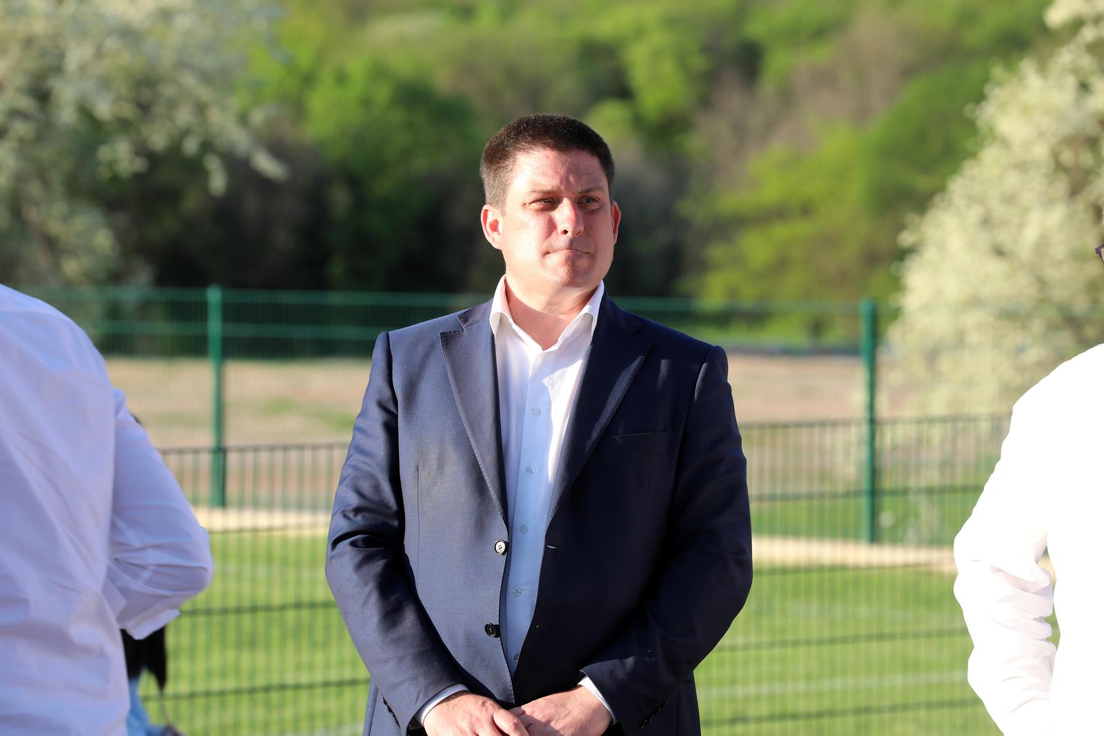 13.04.2024., Krasica - Ministar Oleg Butkovic na predizbornom skupu HDZ-a na nogometnom igralistu u Krasici. Nazocili su i clanovi s liste Tomislav Klaric, Ivan Kirin, Alen Ruzic. Photo: Goran Kovacic/PIXSELL