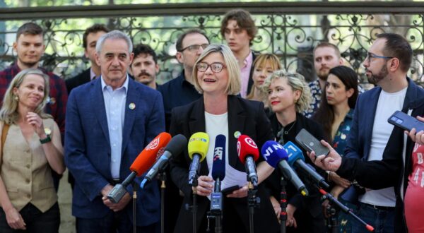 14.04.2024., Zagreb - Zagrebacki gradonacelnik Tomislav Tomasevic i koordinatorica stranke Mozemo! Sandra Bencic odrzali su konferenciju za medije na kojoj su predstavili listu stranke Možemo! za 1. izbornu jedinicu. Photo: Igor Kralj/PIXSELL