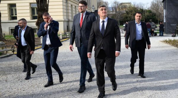 15.03.2024., Zagreb - Izvanredna konferencija za medije predsjednika SDP-a, Pedje Grbina ispred Hrvatskog drzavnog arhiva. Pedja Grbin, Zoran Milanovic.
 Photo: Davor Puklavec/PIXSELL