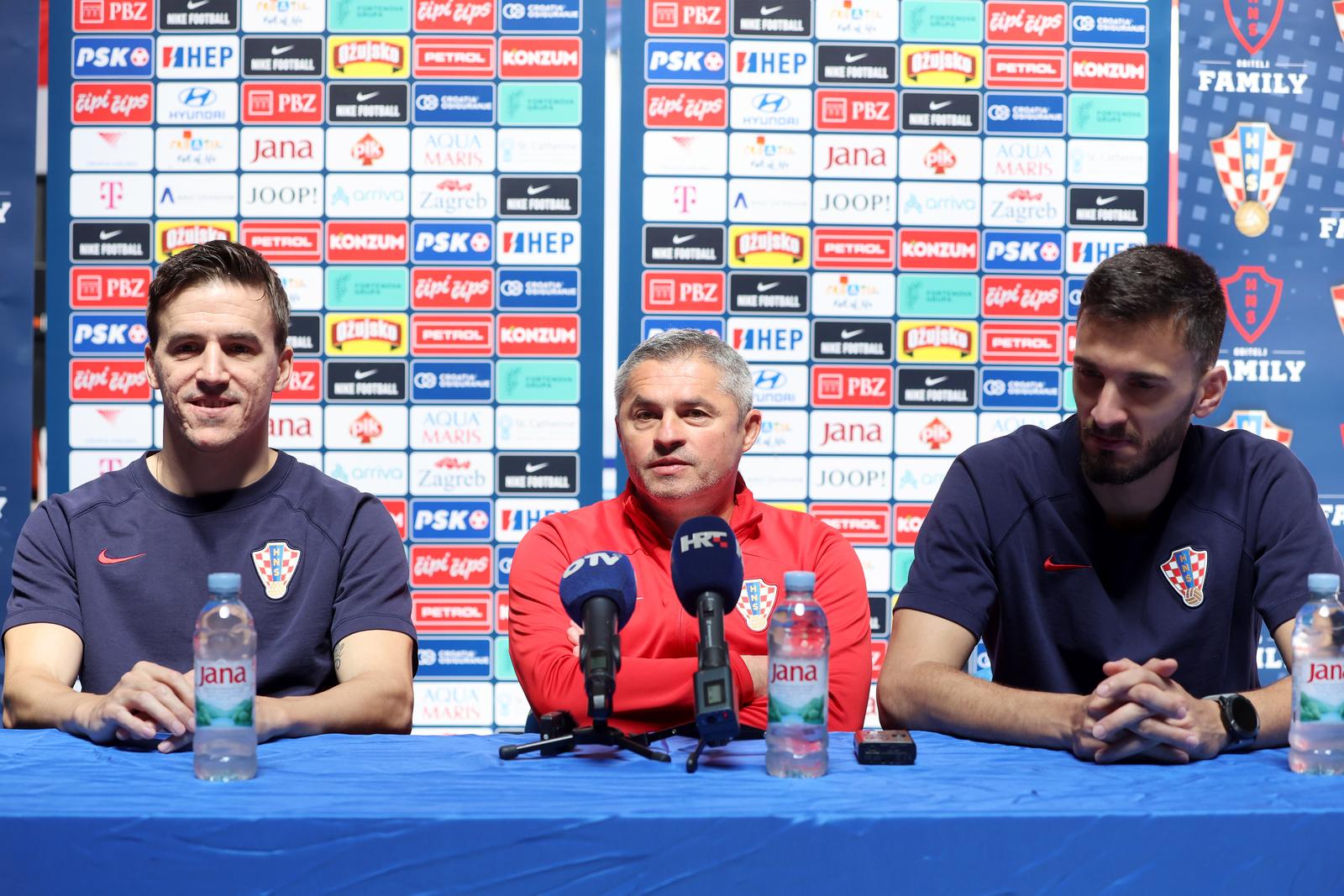15.04.2024., Zagreb - U KC Drazen Petrovic odrzana je konferencija za medije hrvatske futsal reprezentacije uoci uzvratne utakmice s Poljskom u okviru dodatnih kvalifikacija za Svetsko prvesntvo u Uzbekistanu. Dario Marinovic, izbornik Marinko Mavrovic, Franco Jelovcic Photo: Sanjin Strukic/PIXSELL