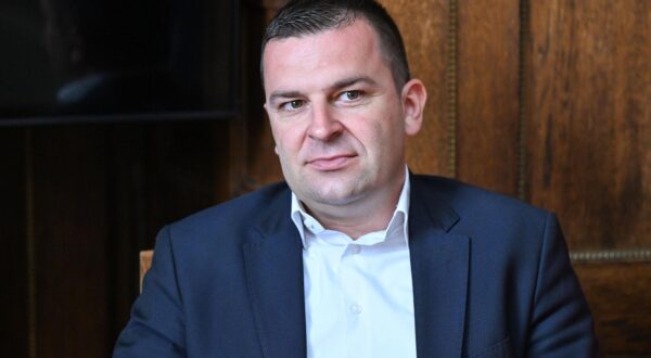 15.04.2024., Zagreb - Konferencija za medije povodom premijere prve profesionalne predstave u Bjelovaru "Caruga" Ivana Kusana u reziji Ivice Buljana odrzana je u Hrvatskom drzavnom arhivu. gradonacelnik Bjelovara Dario Hrebak Photo: Neva Zganec/PIXSELL