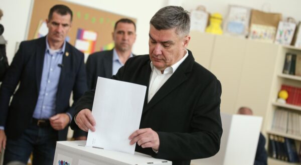 17.04.2024., Zagreb - Predsjednik Republike Hrvatske Zoran Milanovic u drustvu supruge Sanje Music Milanovic glasovao je na birackom mjestu u OS Petra Zrinskog u Krajiskoj ulici 9. Photo: Matija Habljak/PIXSELL