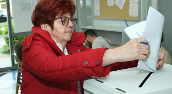 17.04.2024., Sisak - Gradjani izasli na biralista kako bi glasovali na parlamentarnim izborima.  Photo: Nikola Cutuk/PIXSELL