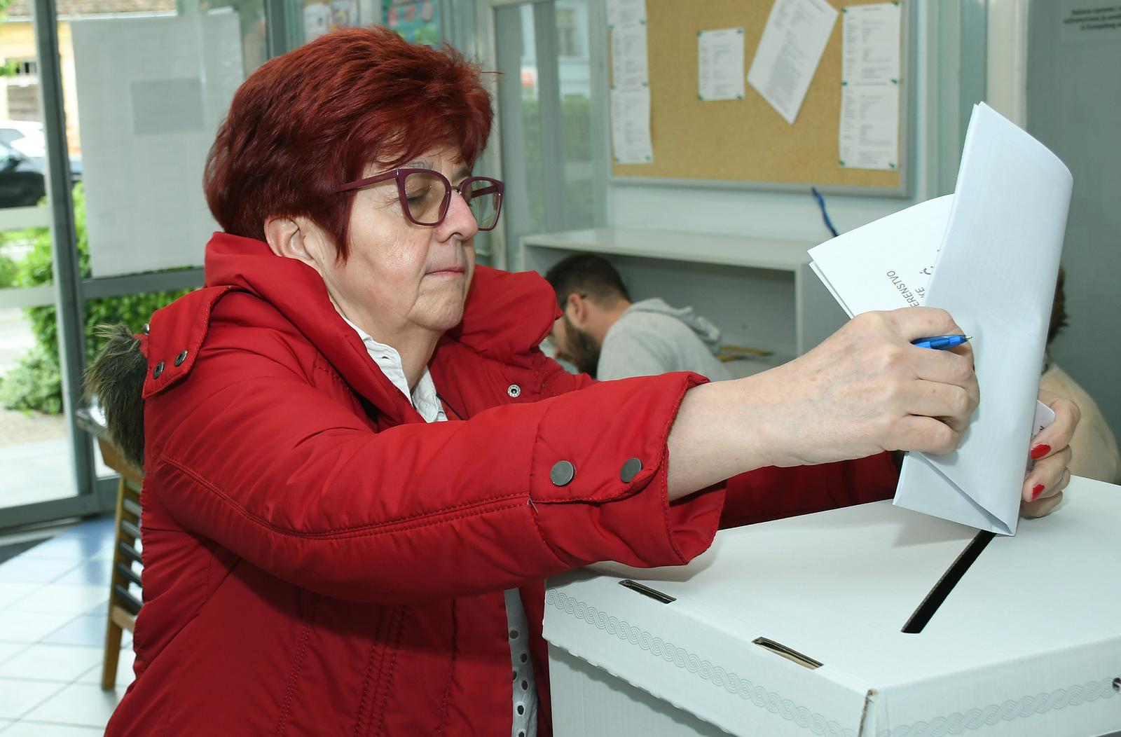 17.04.2024., Sisak - Gradjani izasli na biralista kako bi glasovali na parlamentarnim izborima.  Photo: Nikola Cutuk/PIXSELL
