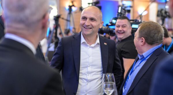 17.04.2024., Zagreb - Docek izbornih rezultata za Hrvatski saboru u stozeru Hrvatske demokratske zajednice (HDZ), Hrvatsko socijalno-libaralne stranke (HSLS), Hrvatske demokrscanske stranke (HDS), Hrvatske narodne stranke (HNS) i Hrvatske stranke umirovljenika (HSU) u hotelu Westin. Ivan Anusic Photo: Igor Soban/PIXSELL