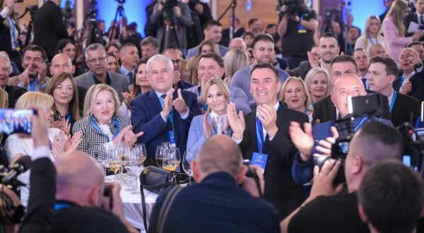 17.04.2024., Zagreb - Docek izbornih rezultata za Hrvatski saboru u stozeru Hrvatske demokratske zajednice (HDZ), Hrvatsko socijalno-libaralne stranke (HSLS), Hrvatske demokrscanske stranke (HDS), Hrvatske narodne stranke (HNS) i Hrvatske stranke umirovljenika (HSU) u hotelu Westin.

 Photo: Igor Soban/PIXSELL