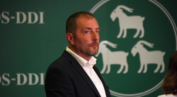 17.04.2024., Pula: Nesto bolja atmosfera u izbornom stozeru Istarskog demokratskog sabora. Dalibor Paus Photo: Sasa Miljevic/PIXSELL