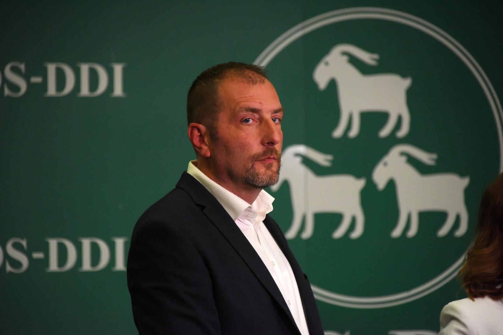 17.04.2024., Pula: Nesto bolja atmosfera u izbornom stozeru Istarskog demokratskog sabora. Dalibor Paus Photo: Sasa Miljevic/PIXSELL