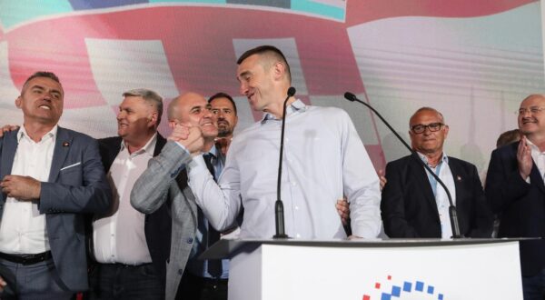 17.04.2024., Zagreb - Docek izbornih rezultata za Hrvatski saboru u stozeru Domovinskog pokreta, Prava i pravde, Bloka za Hrvatsku (BLOK) i Agramera - Nezavisne liste u hotelu International. Ivan Penava Photo: Robert Anic/PIXSELL