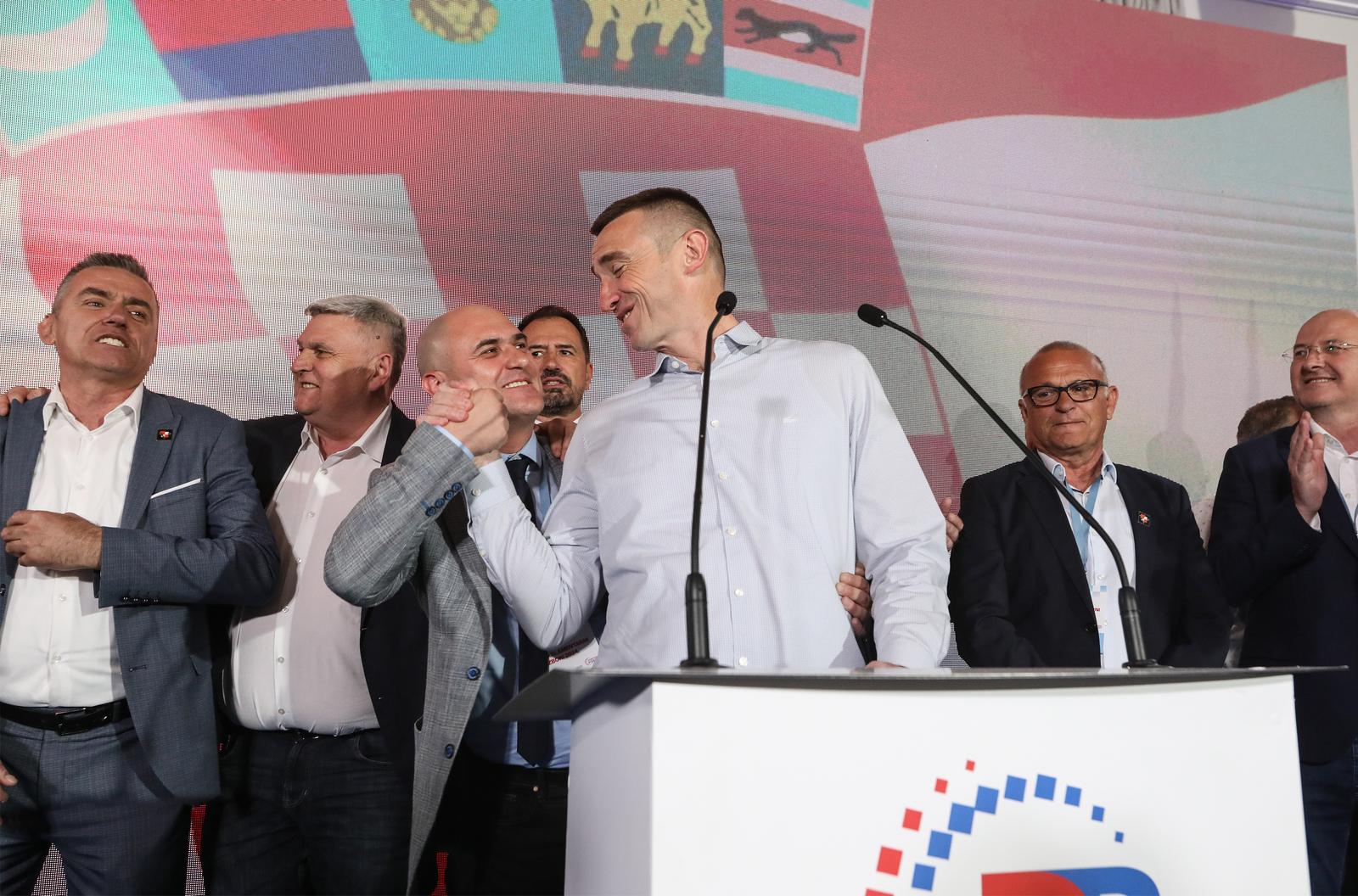 17.04.2024., Zagreb - Docek izbornih rezultata za Hrvatski saboru u stozeru Domovinskog pokreta, Prava i pravde, Bloka za Hrvatsku (BLOK) i Agramera - Nezavisne liste u hotelu International. Ivan Penava Photo: Robert Anic/PIXSELL