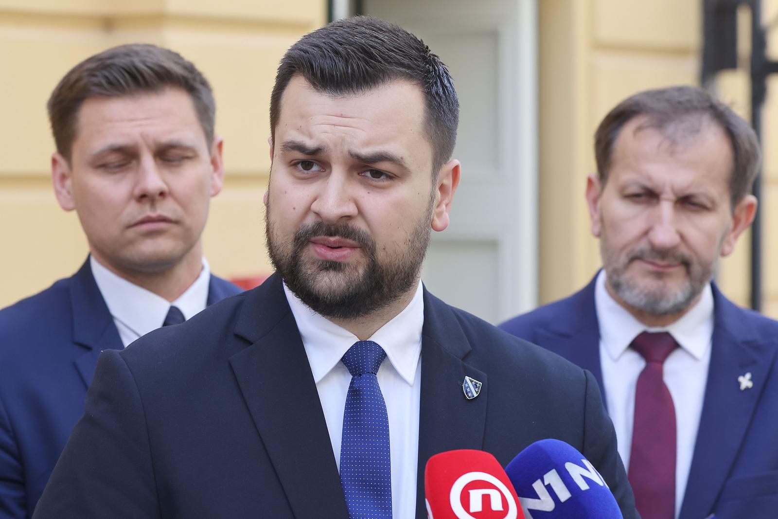 18.03.2024., Zagreb - Armin Hodzic predao je danas Drzavnon izbornom povjerenstvu prvu kandidaturu za parlamentarne izbore 2024. godine. Hodzic se kandidira u 12. izbornoj jednici za zastupnika albanske, bosnjacke, makedonske, crnogorske i slovenske nacionalne manjine. Photo: Patrik Macek/PIXSELL