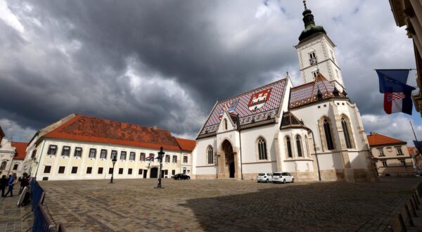 18.04.2024., Zagreb - Nakon izborne noci Markov trg utonuo je u neuobicajeni mir. Pod dramaticnim oblacima ceka rasplet price o formiranju nove Vlade sto nece biti nimalo jednostavno. O tome tko ce i s kim dogovoriti koaliciju ili manjinsku Vladu ovisiti ce tko ce biti novi "stanari" Banskih dvora, ali i tko ce na karaju uistinu zasjesti u saborske klupe. Photo: Patrik Macek/PIXSELL