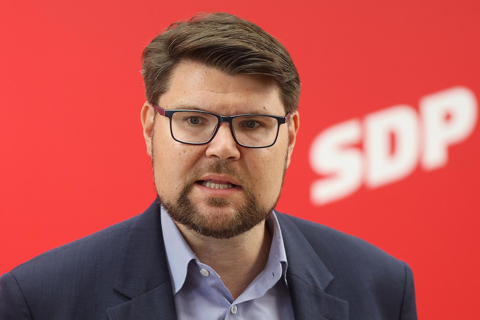 19.04.2024., Zagreb - Izvanredna konferencija za medije predsjednika SDP-a Pedje Grbina u sredisnjici stranke na Iblerovom trgu na kojoj ce komentirati priopcenje i upozorenje Ustavnog suda. Photo: Goran Stanzl/PIXSELL