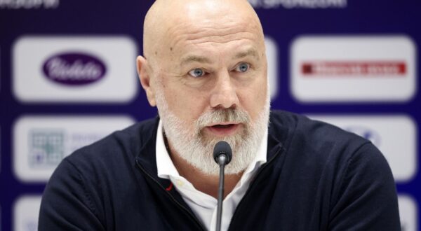 19.04.2024., Sarajevo, Bosna i Hercegovina - Na konferenciji za medije nogometnog saveza BiH predstavljeni su novi izbornik i sportski direktor. novi izbornik Sergej Barbarez Photo: Armin Durgut/PIXSELL