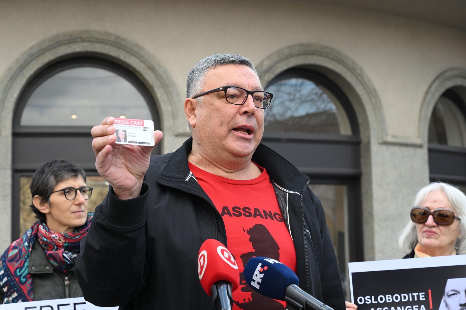 20.02.2024., Zagreb - Ispred Novinarskog doma odrzana je akcija Medjunarodne i Europske federacije novinara protiv izrucenja Juliana Assangea SAD-u. Branko Mijic Photo: Davorin Visnjic/PIXSELL