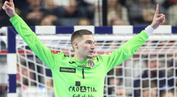 22.01.2024., Lanxess Arena, Koeln, Njemacka - EHF Europsko prvenstvo u rukometu 2024. u Njemackoj. Drugi krug, skupina 1, Hrvatska - Island. Dominik Kuzmanovic. Photo: Sanjin Strukic/PIXSELL