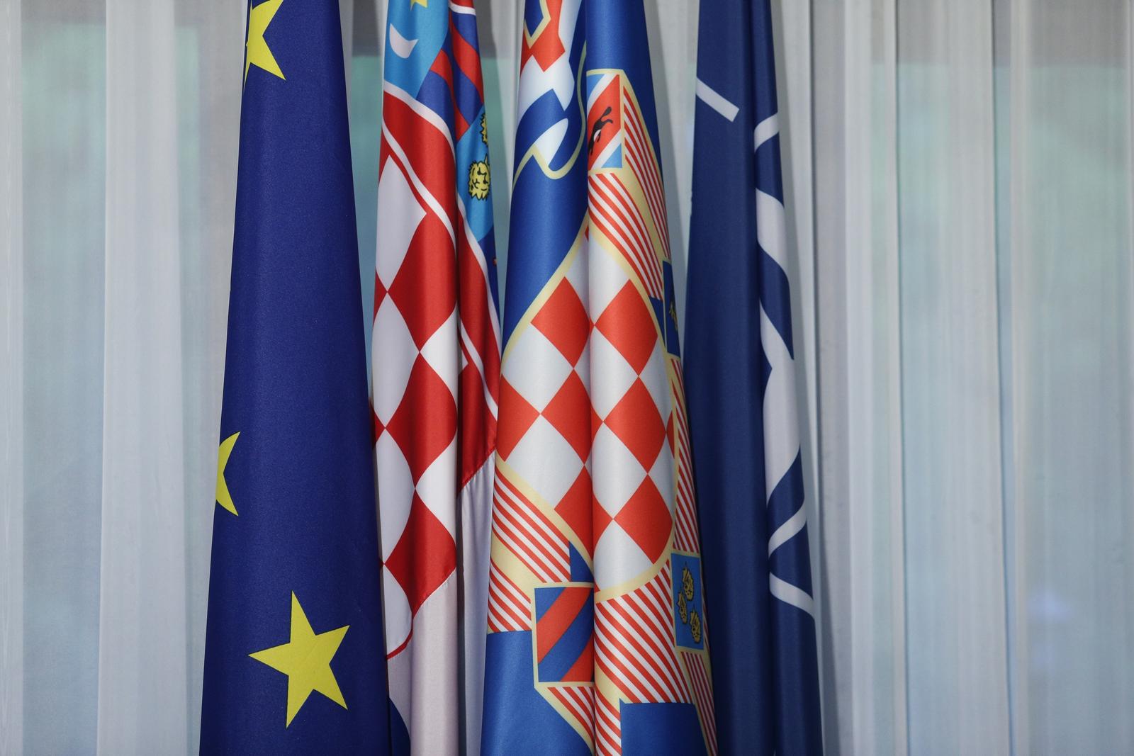22.05.2015., Zagreb -  Zastava Europske unije, Republike Hrvatske, zastava Predsjednika Republike i zastava NATO saveza u Uredu oredsjednice. Photo: Zeljko Lukunic/PIXSELL