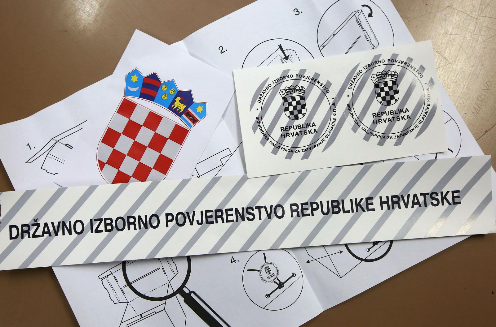 22.12.2019., Sibenik - Otvorena biralista u republici Hrvatskoj na kojima gradjani biraju predsjednika Republike Hrvatske. rPhoto: Dusko Jaramaz/PIXSELL