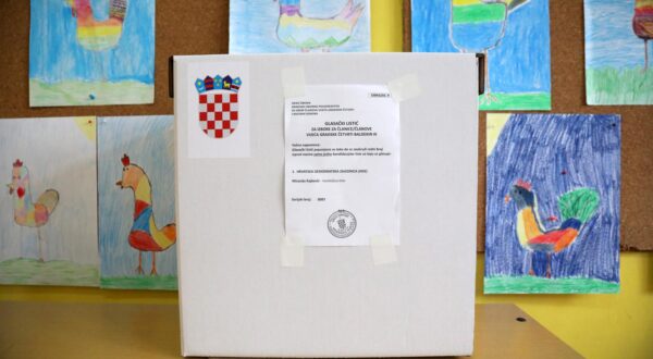 23.04.2023., Sibenik - U Sibeniku se odrzavaju izbori za clanove Vijeca mjesnih odbra i gradskih cetvrti na podrucju Grada Sibenika.
 Photo: Dusko Jaramaz/PIXSELL