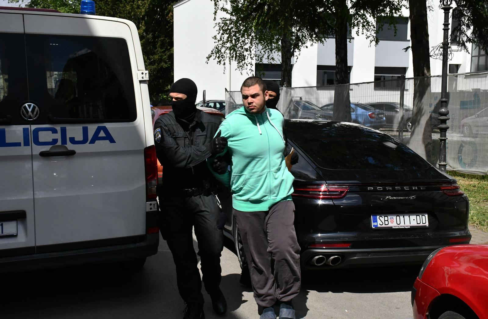 25.04.2024., Slavonski Brod - Privodjenje drzavljanina Ukrajine osumnjicenog (22) za ubojstvo sunarodnjaka. Nakon saslusanja u Zupanijskom drzavnom odvjetnistvu osumnjicenik ce biti izveden pred suca istrage u Zupanijski sud Slavonski Brod.  Photo: Ivica Galovic/PIXSELL