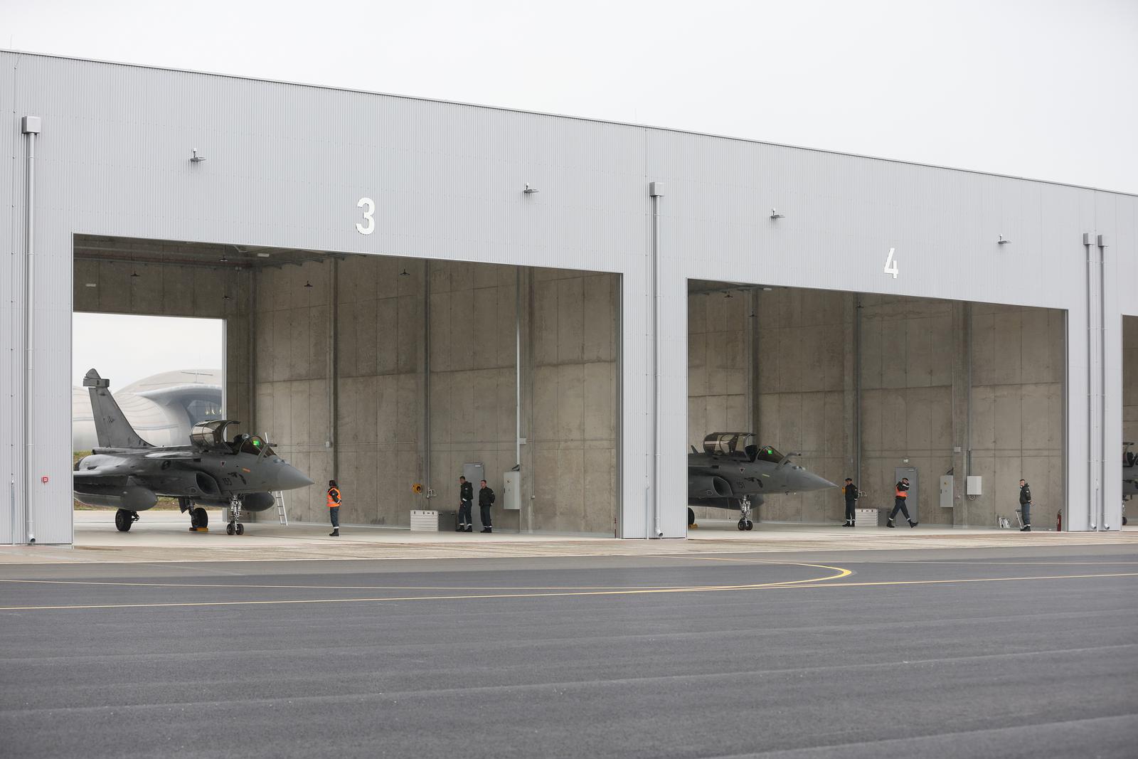 25.04.2024., Velika Gorica - Svecani docek prvih sest od ukupno 12 visenamjenskih borbenih aviona Rafale iz Francuske u vojarni "Pukovnik Marko Zivkovic".
 Photo: Igor Kralj/PIXSELL