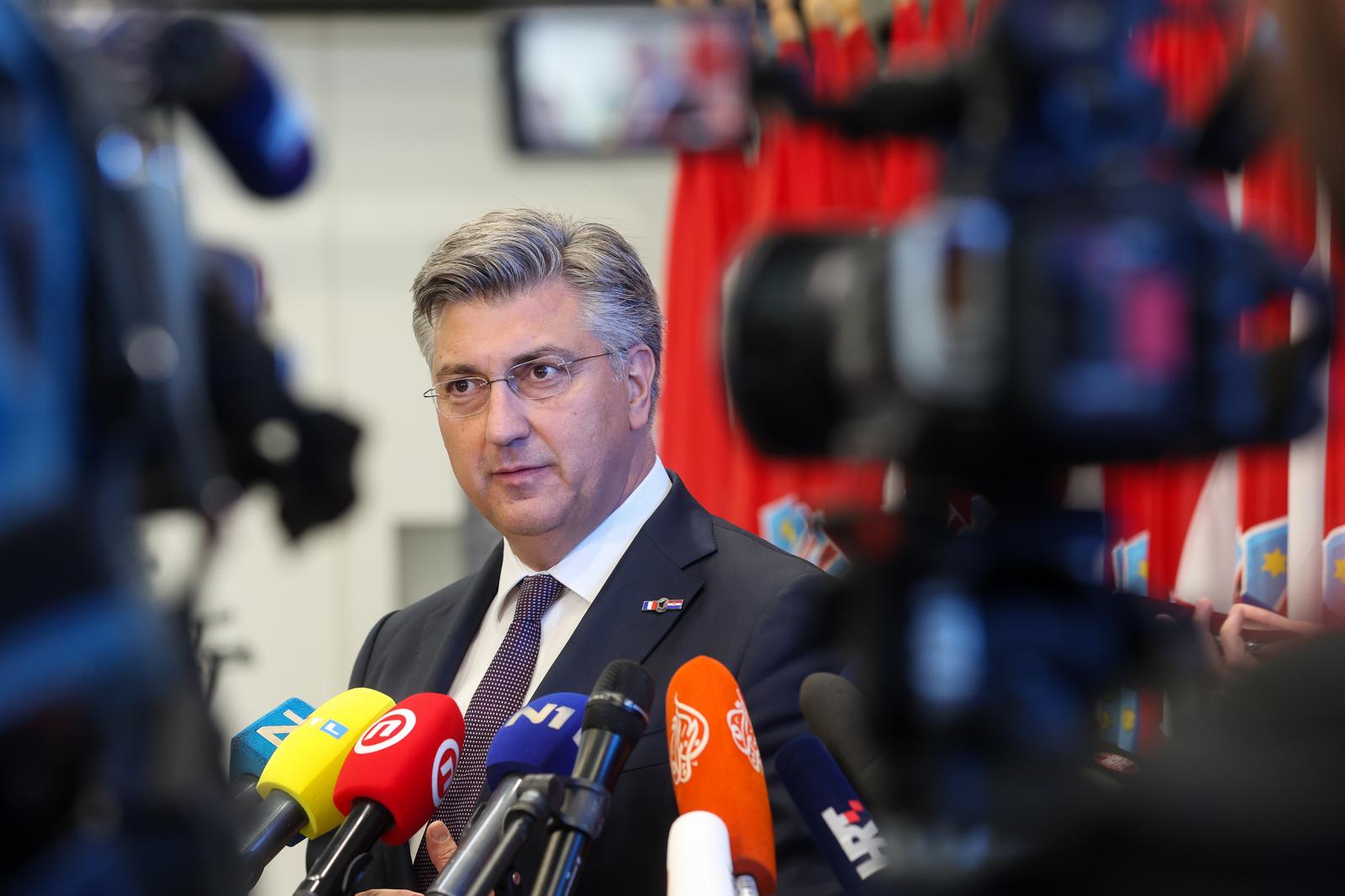 25.04.2024., Velika Gorica - Svecani docek prvih sest od ukupno 12 visenamjenskih borbenih aviona Rafale iz Francuske u vojarni "Pukovnik Marko Zivkovic". Andrej Plenkovic dao je izjavu medijima.  Photo: Igor Kralj/PIXSELL