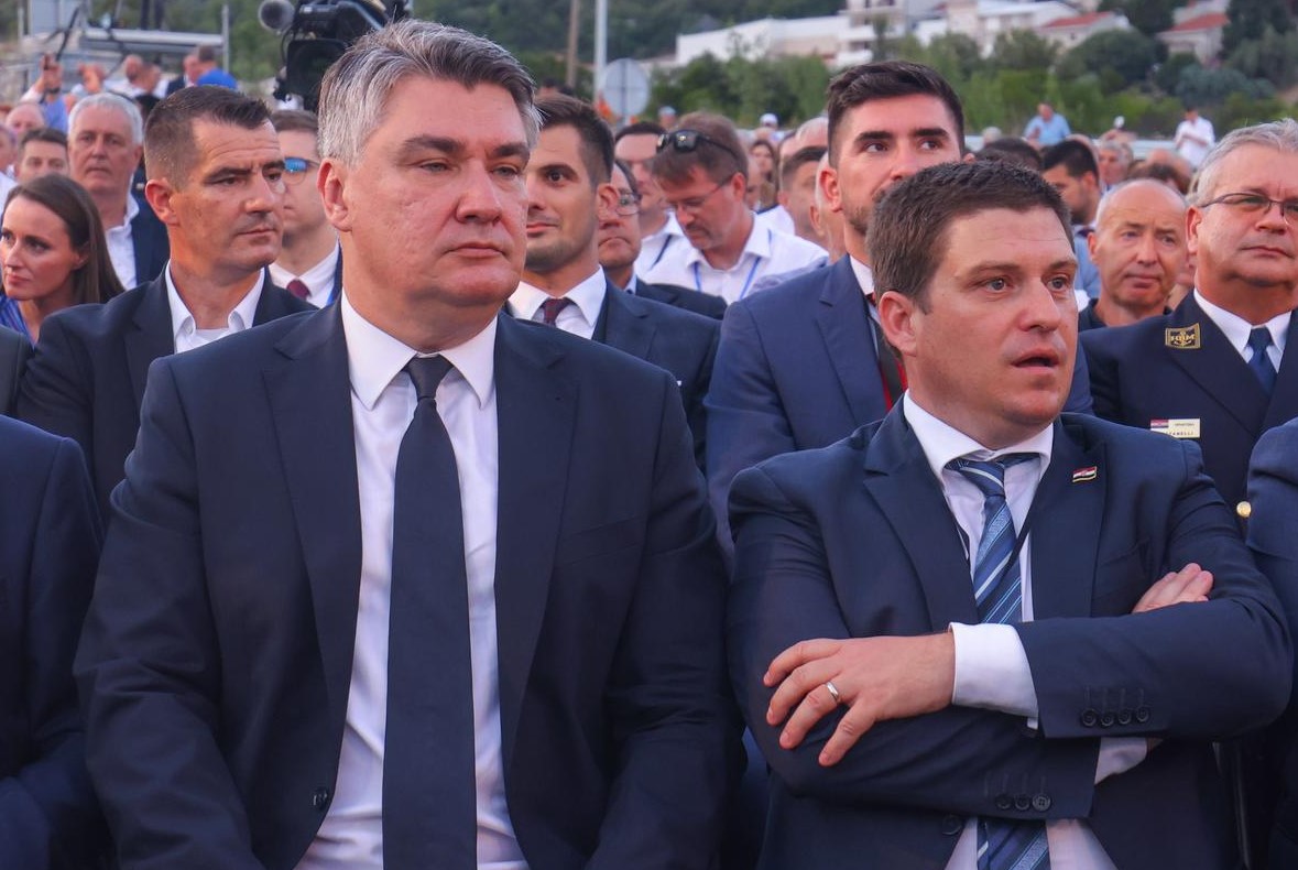 26.07.2022., Komarna - Sluzbeno otvorenje Peljeskog mosta.  Gordan Jandrokovic, Zoran Milanovic, Oleg Butkovic  (26.07.2022., Komarna - Sluzbeno otvorenje Peljeskog mosta.  Gordan Jandrokovic, Zoran Milanovic, Oleg Butkovic , ASCII, 112 components, 11
