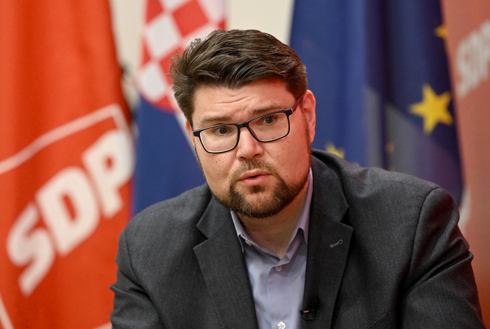 27.03.2024., Zagreb - Pedja Grbin u razgovoru sa novinarkom Petrom Maretic.  Photo: Marko Lukunic/PIXSELL
