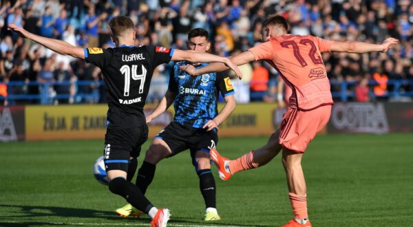 27.04.2024., Varazdin - SuperSport HNK, 32. kolo, NK Varazdin - GNK Dinamo. Karlo Lusavec, Gabriel Vidovic Photo: Vjeran Zganec Rogulja/PIXSELL