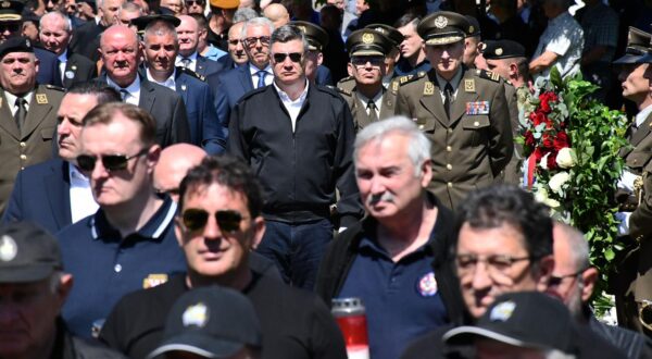 29.04.2024., Nova Gradiska - Polaganje vijenaca ispred Spomen obiljezja poginulim hrvatskim braniteljima u Domovinskom ratu povodom obiljezavanja 33. obljetnice osnutka 3. gardijske brigade "Kune". posebni savjetnik predsjednika Republike za veterane Domovinskog rata Marijan Marekovic, predsjednik Republiek Hrvatske Zoran Milanovic Photo: Ivica Galovic/PIXSELL