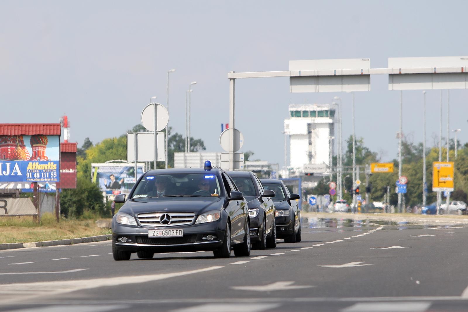 29.06.2013., Pleso, Zagreb - Prolazak jedne od prvih sticenih kolona s predsjednikom Crne Gore, Filipom Vujanovicem, uzvanikom svecanosti ulaska RH u EU. Kolona je krenula od zracne luke Zagreb prema centru grada. r"nPhoto: Borna Filic/PIXSELL