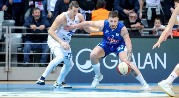 30.12.2023., dvorana Kresimira Cosica, Zadar - ABA liga, 14. kolo, KK Zadar - KK Buducnost Voli. Luka Bozic, Andrija Slavkovic Photo: Sime Zelic/PIXSELL