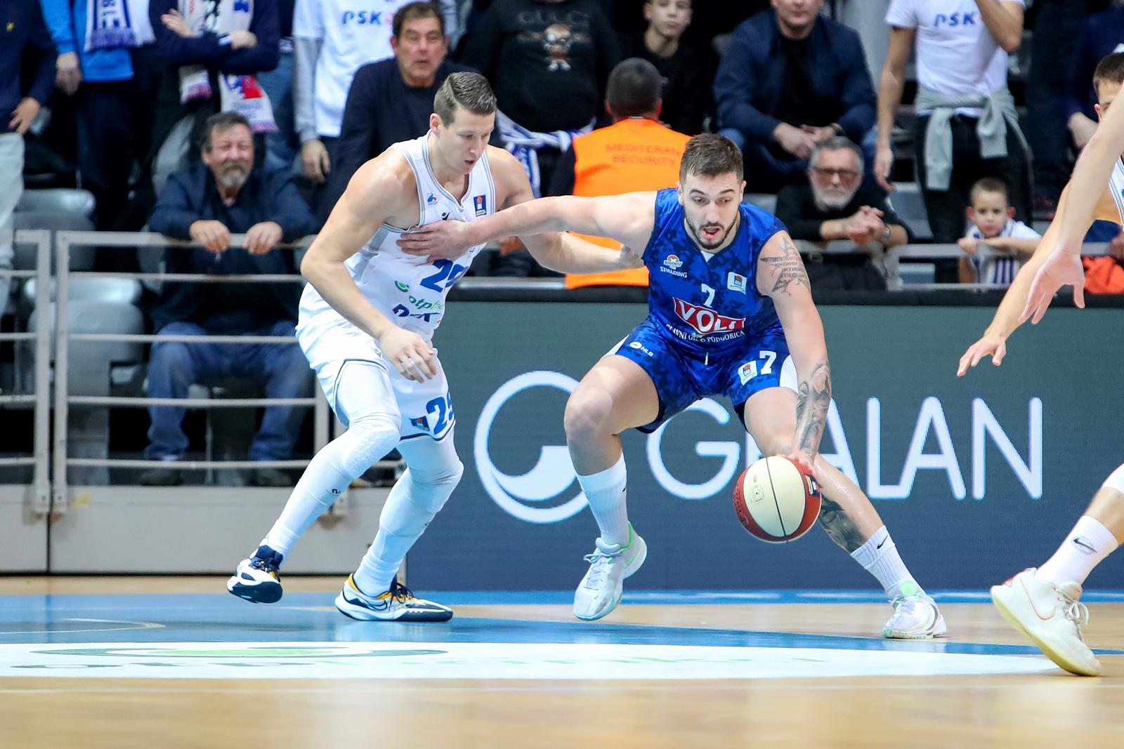 30.12.2023., dvorana Kresimira Cosica, Zadar - ABA liga, 14. kolo, KK Zadar - KK Buducnost Voli. Luka Bozic, Andrija Slavkovic Photo: Sime Zelic/PIXSELL