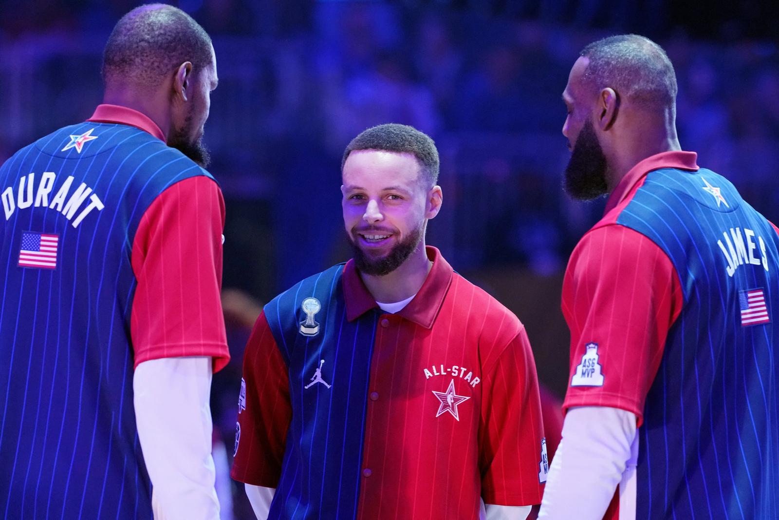 Feb 18, 2024; Indianapolis, Indiana, USA; Western Conference guard Stephen Curry (30) of the Golden State Warriors talks with forward Kevin Durant (35) of the Phoenix Suns and forward LeBron James (23) of the Los Angeles Lakers before the 73rd NBA All Star game at Gainbridge Fieldhouse. Mandatory Credit: Kyle Terada-USA TODAY Sports Photo: Kyle Terada/REUTERS