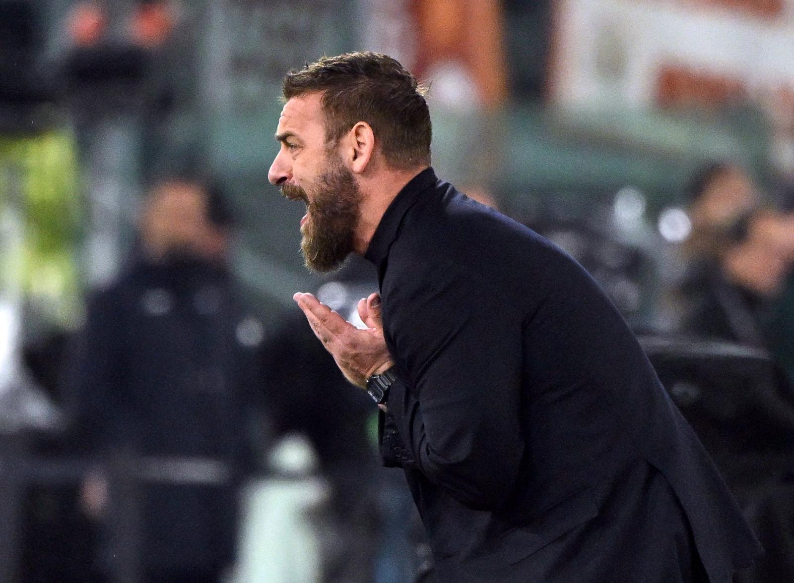 Soccer Football - Europa League - Quarter Final - Second Leg - AS Roma v AC Milan - Stadio Olimpico, Rome, Italy - April 18, 2024 AS Roma coach Daniele De Rossi celebrates after the match REUTERS/Alberto Lingria Photo: ALBERTO LINGRIA/REUTERS